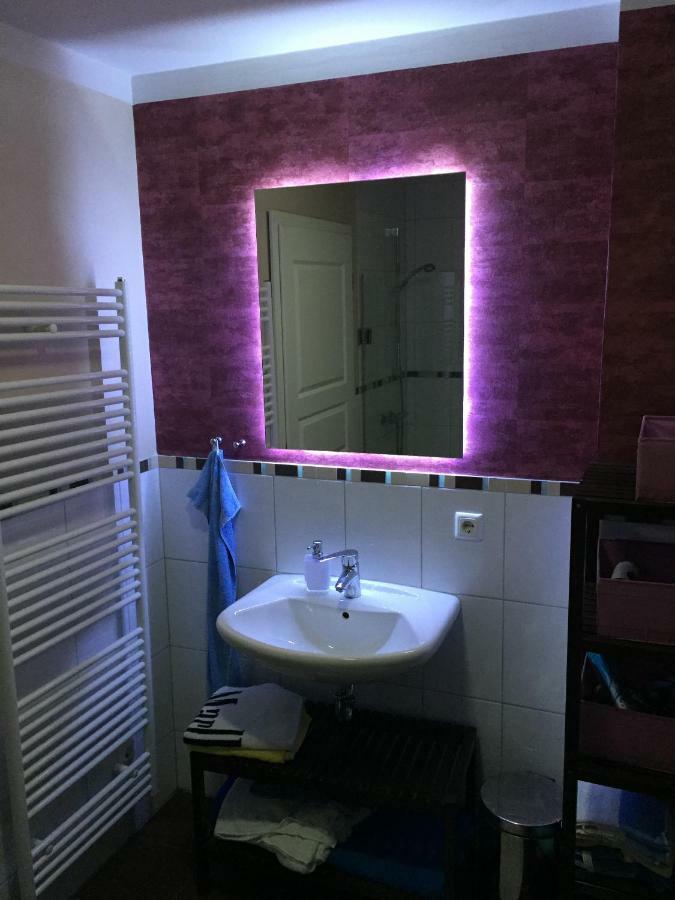 Zimmer Am Elberadweg Hamburg-Harburg Exteriör bild