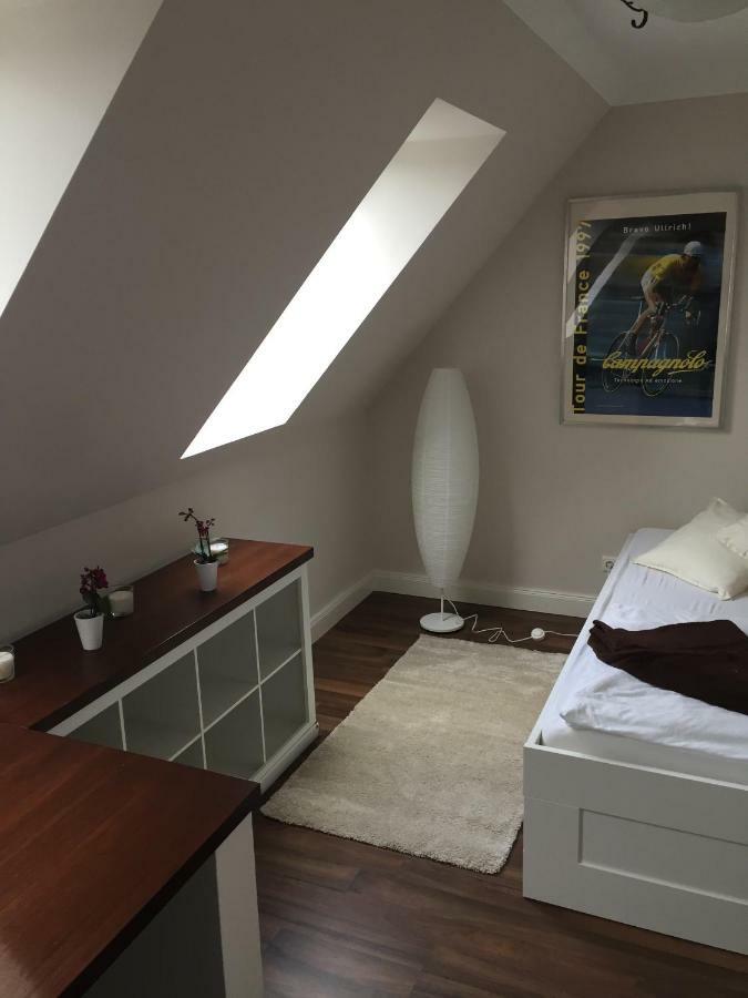 Zimmer Am Elberadweg Hamburg-Harburg Exteriör bild